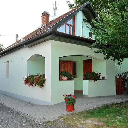 Guest house Patakpart Vendeghaz *