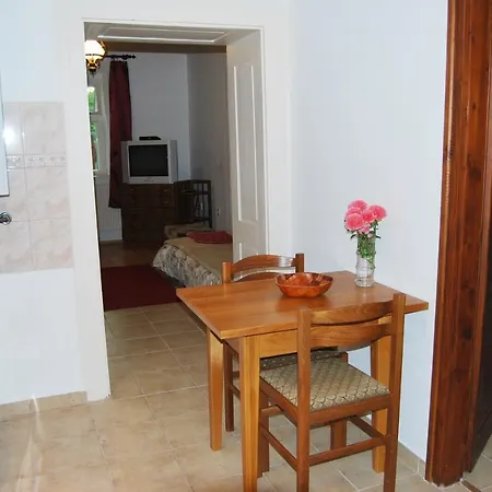 Patakpart Vendeghaz Guest house *